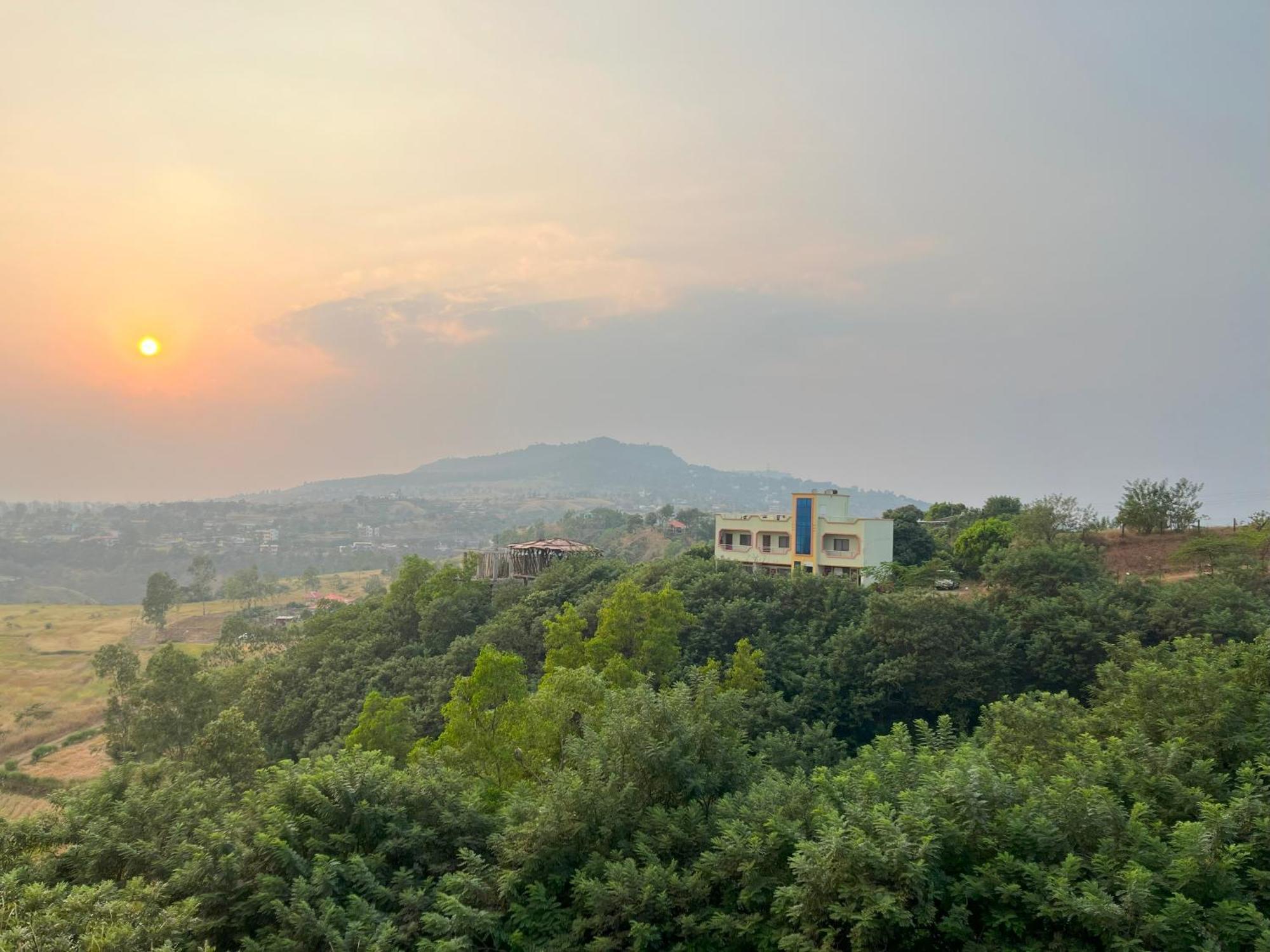 Anand Valley Hotel Panhāla Exterior photo